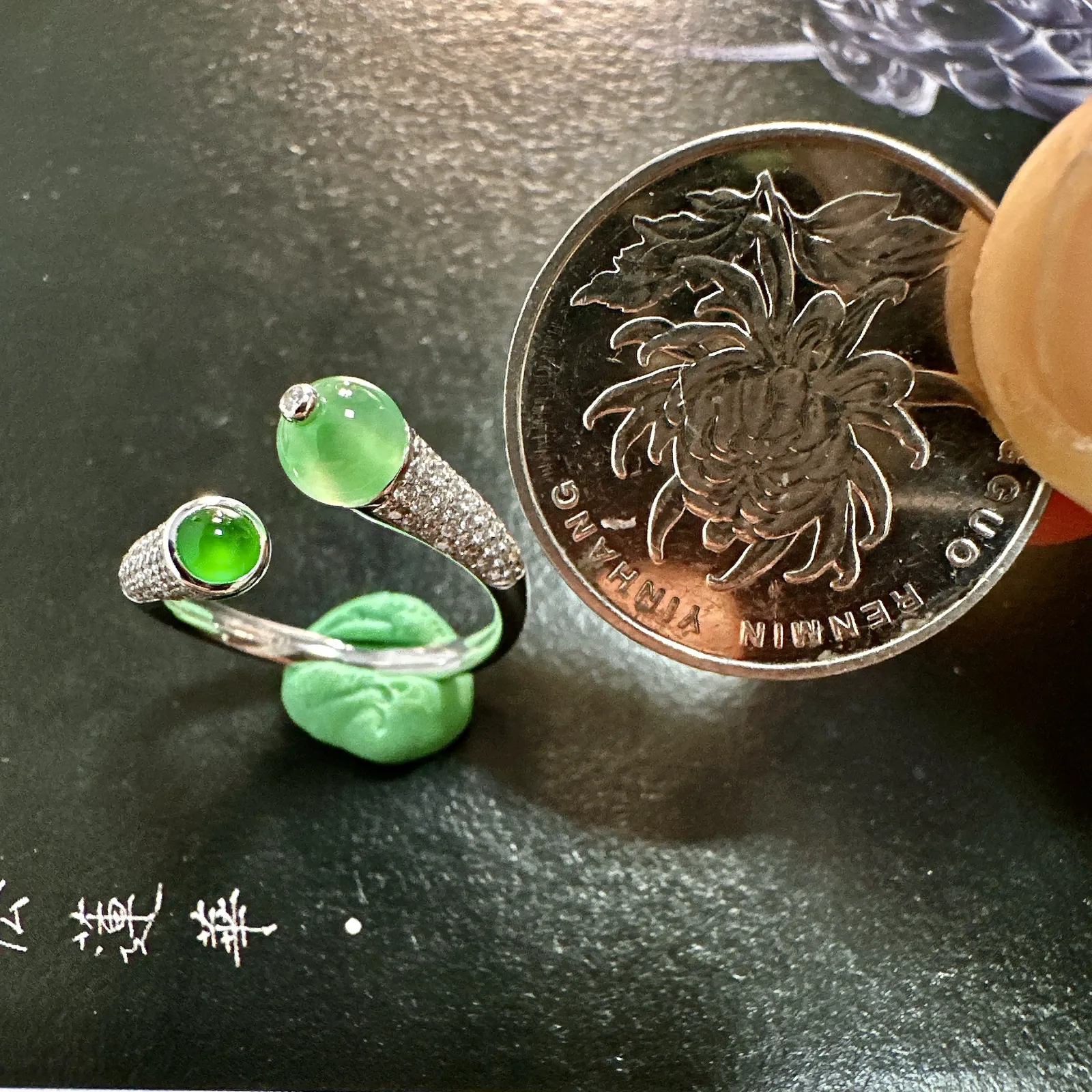 【冰种淡绿珠戒指】双生款，种水色俱全，冰透闪亮，通透感饱满度很好，18k金钻豪华镶嵌，5.5直径