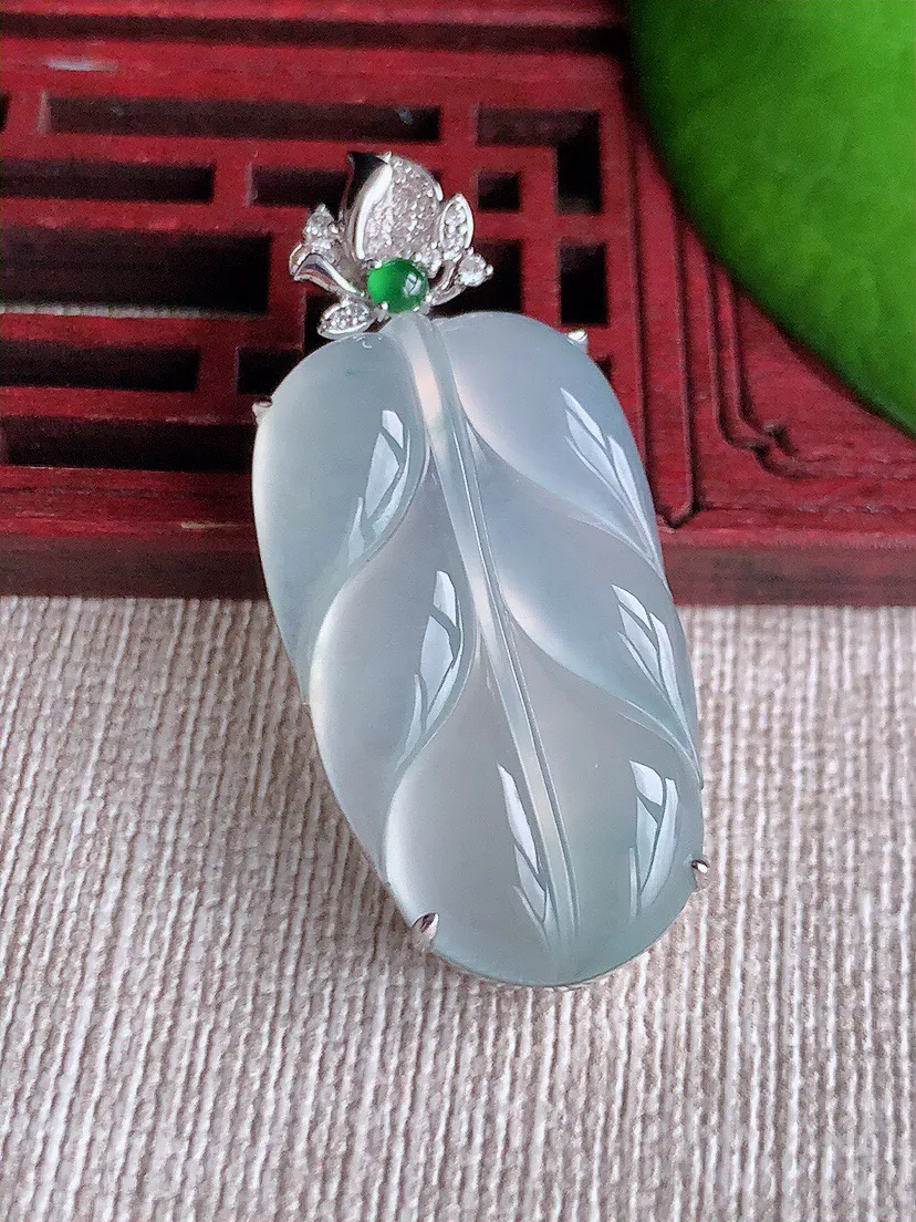 a货翡翠老坑冰种18K金伴钻镶嵌飘花叶子金枝玉叶吊坠 尺寸41×31.6×18×8.2mm 重量8.