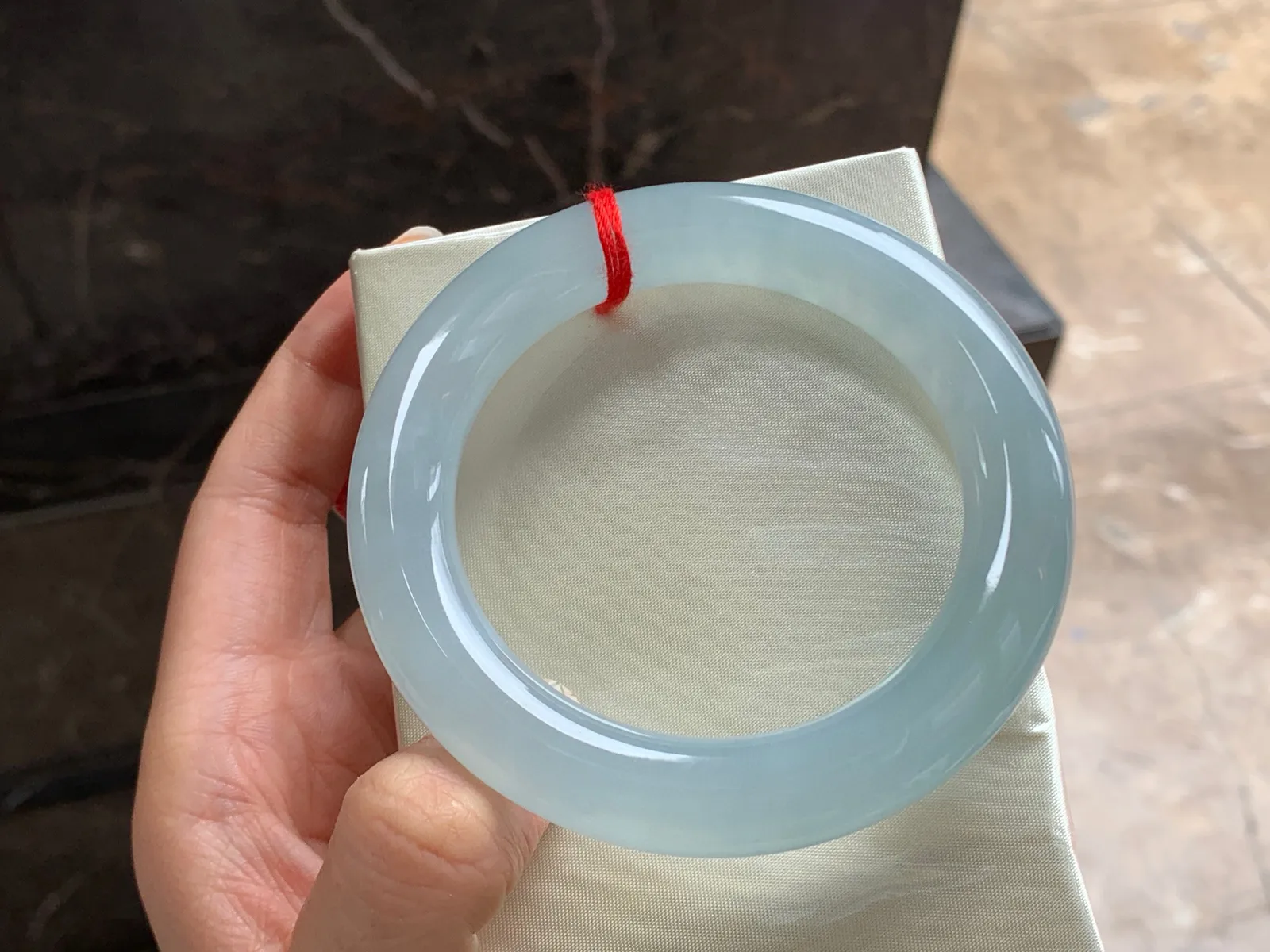 58.5-12.3

冰蓝圆条手镯^_^种水好