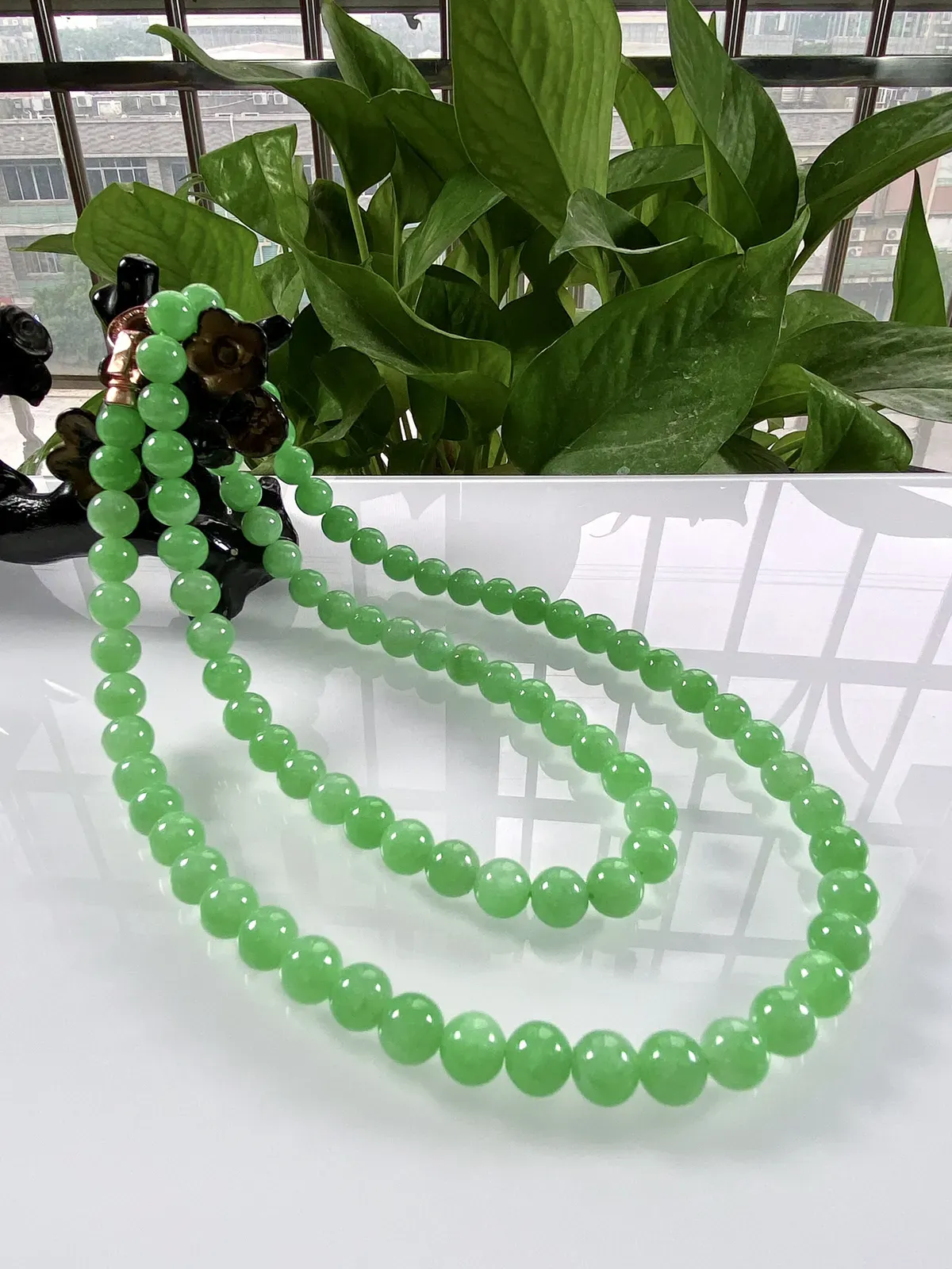 缅甸天然翡翠A货，大卡7.7冰润满绿浅阳绿大圆珠项链手链，尺寸:7.7mm/88颗，长度660mm，重量：69.50g