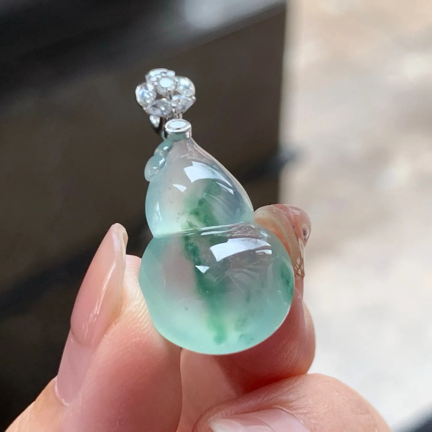 冰种飘花葫芦
清爽 金扣
