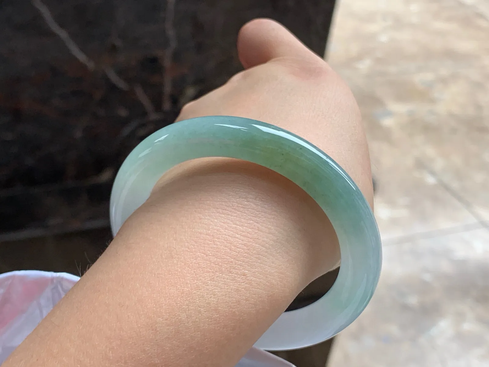 53.5-10

黄翡圆条手镯^_^玉质温润 种水足