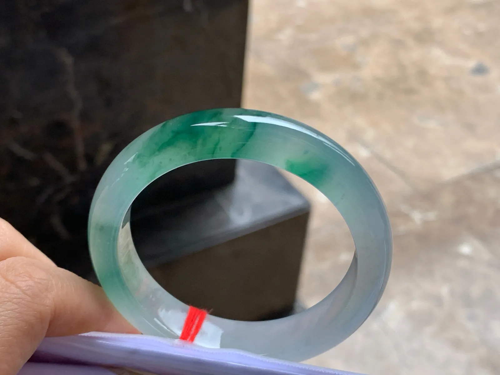53-13.5-8.5

冰绿花手镯^_^种水足 飘花浓郁