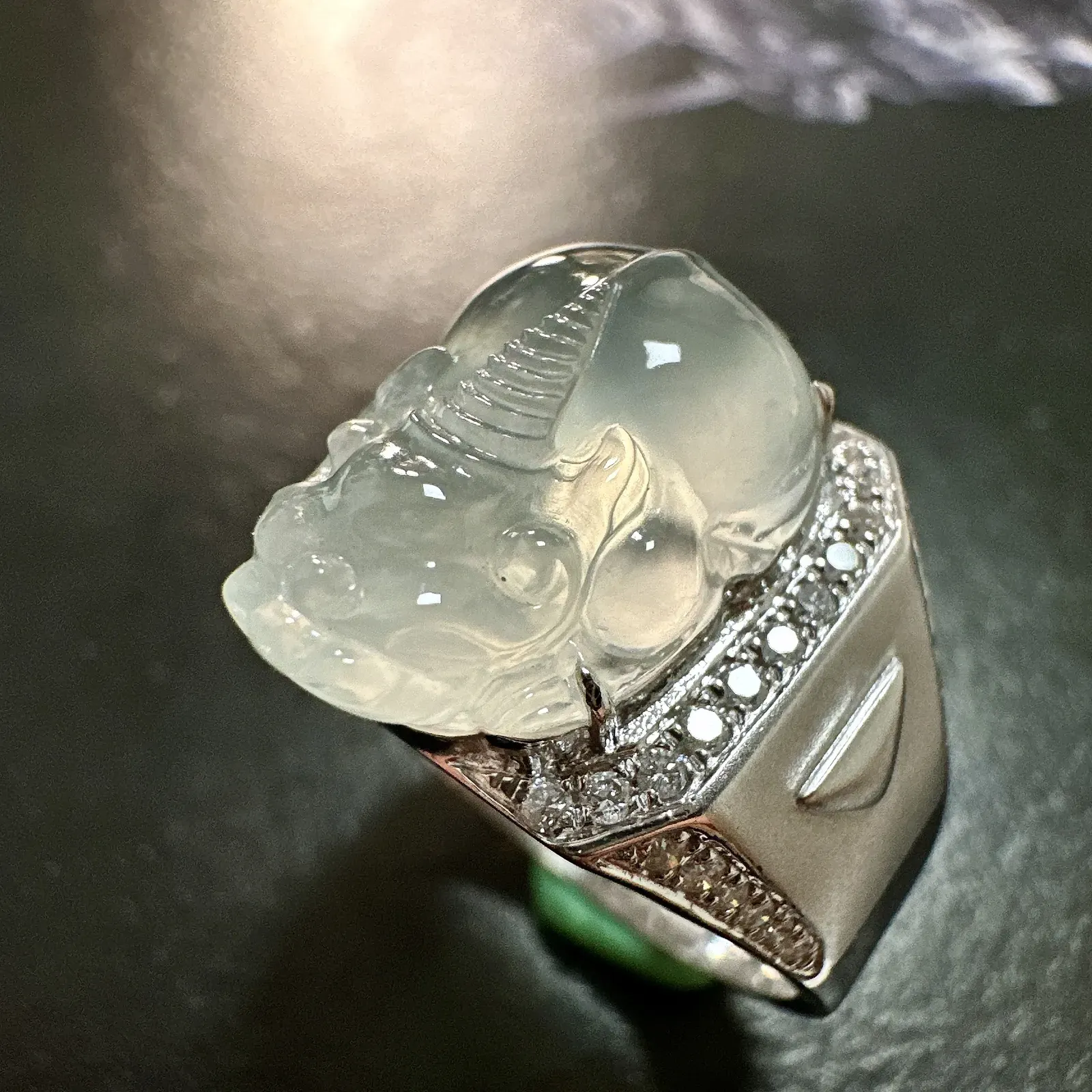 【冰种大貔貅戒指】质地细腻，光泽度不错，招财神兽，18k金钻镶嵌，裸石尺寸16.8*11.5*7.7毫米
