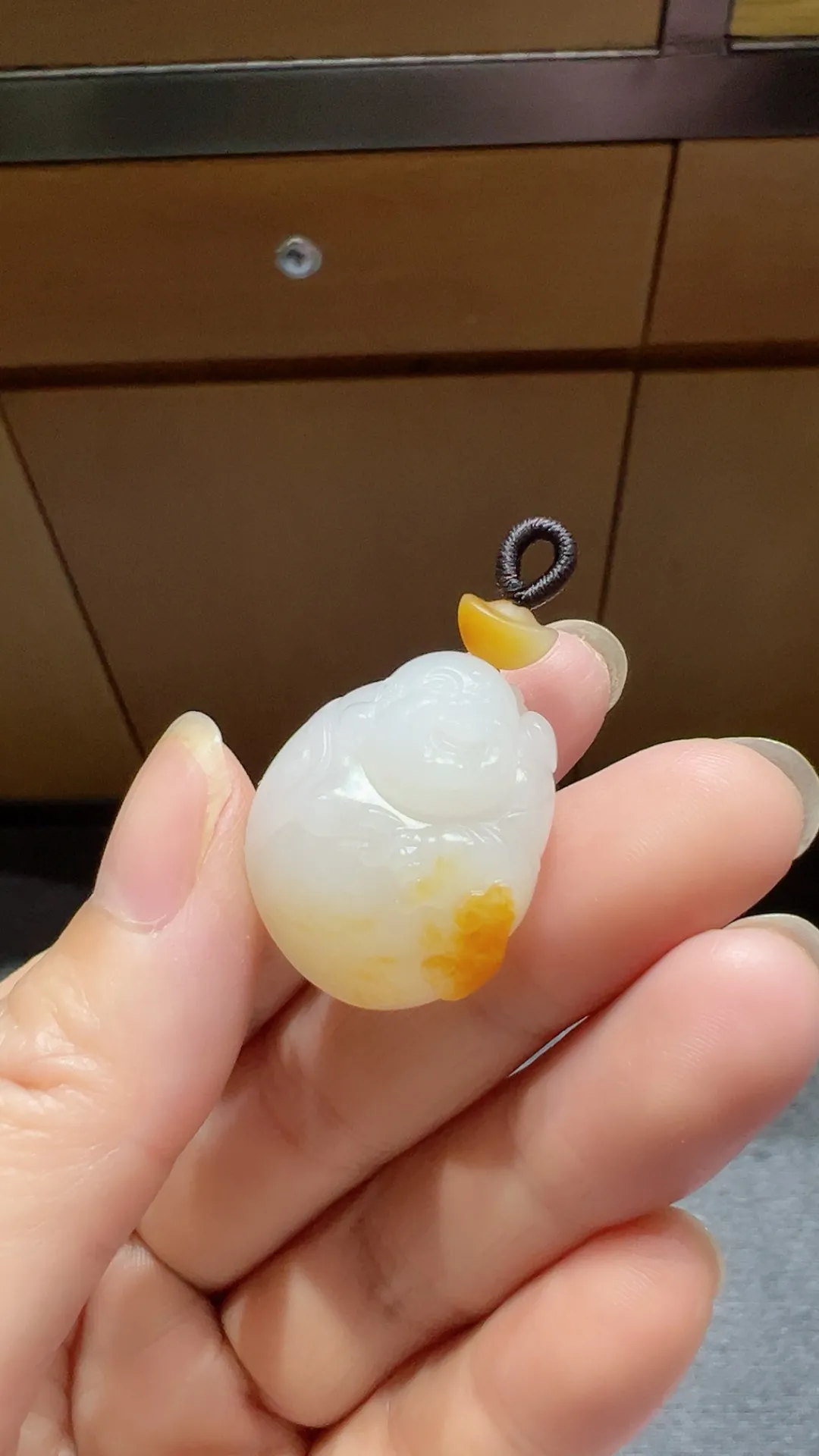 籽料｜黄皮白肉｜弥勒佛

重10.6克 尺寸26*21*13m m