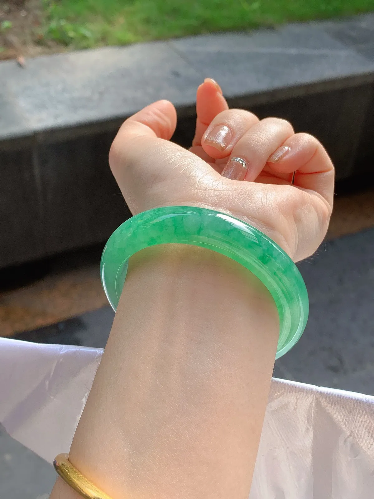 色花手镯
水润54/12.4/8.4mm