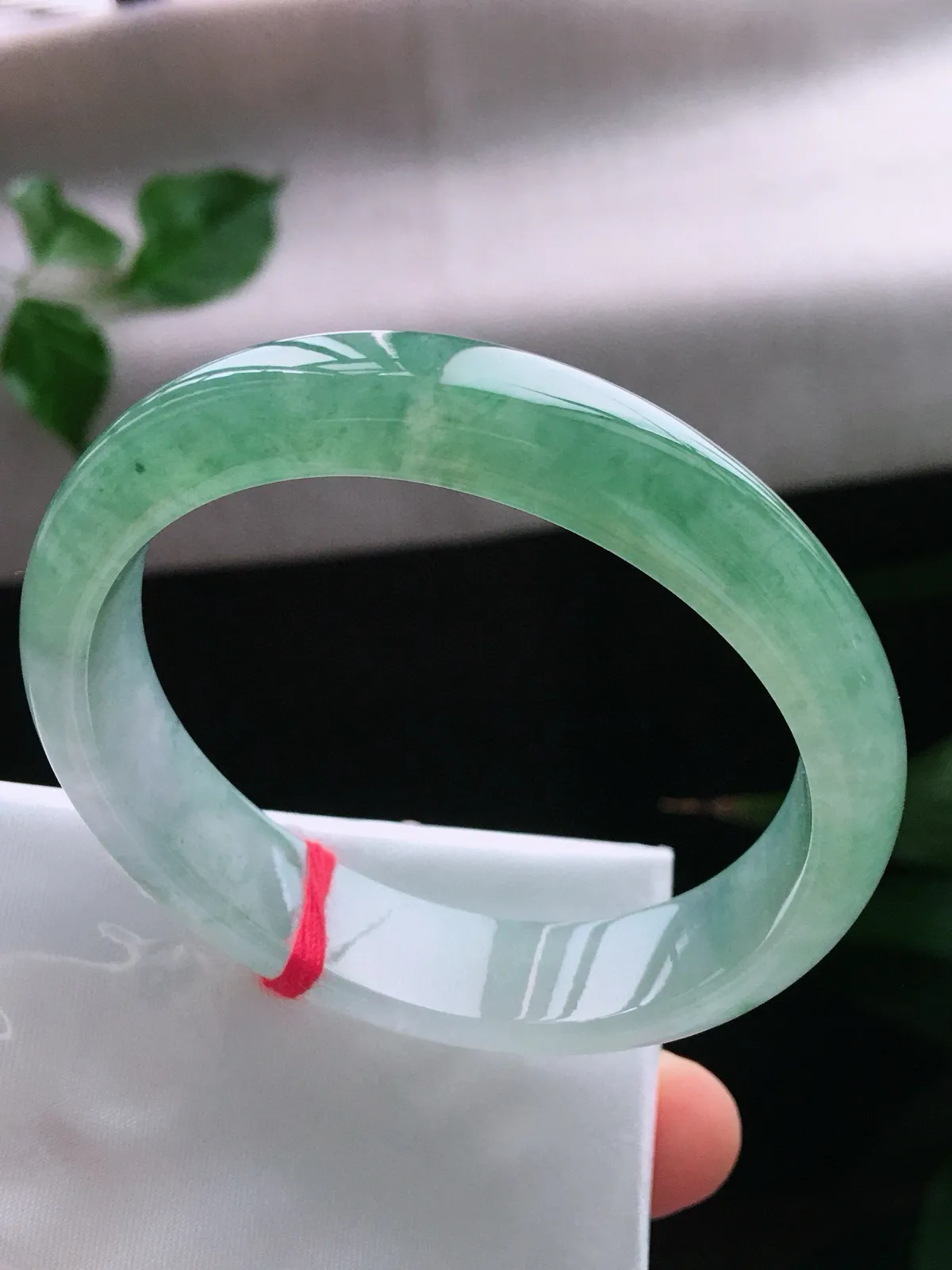圈口53.2/46.2，贵妃手镯，正圈51.2可戴，油绿，玉质冰润，尺寸53.2-12.5-6.5mm