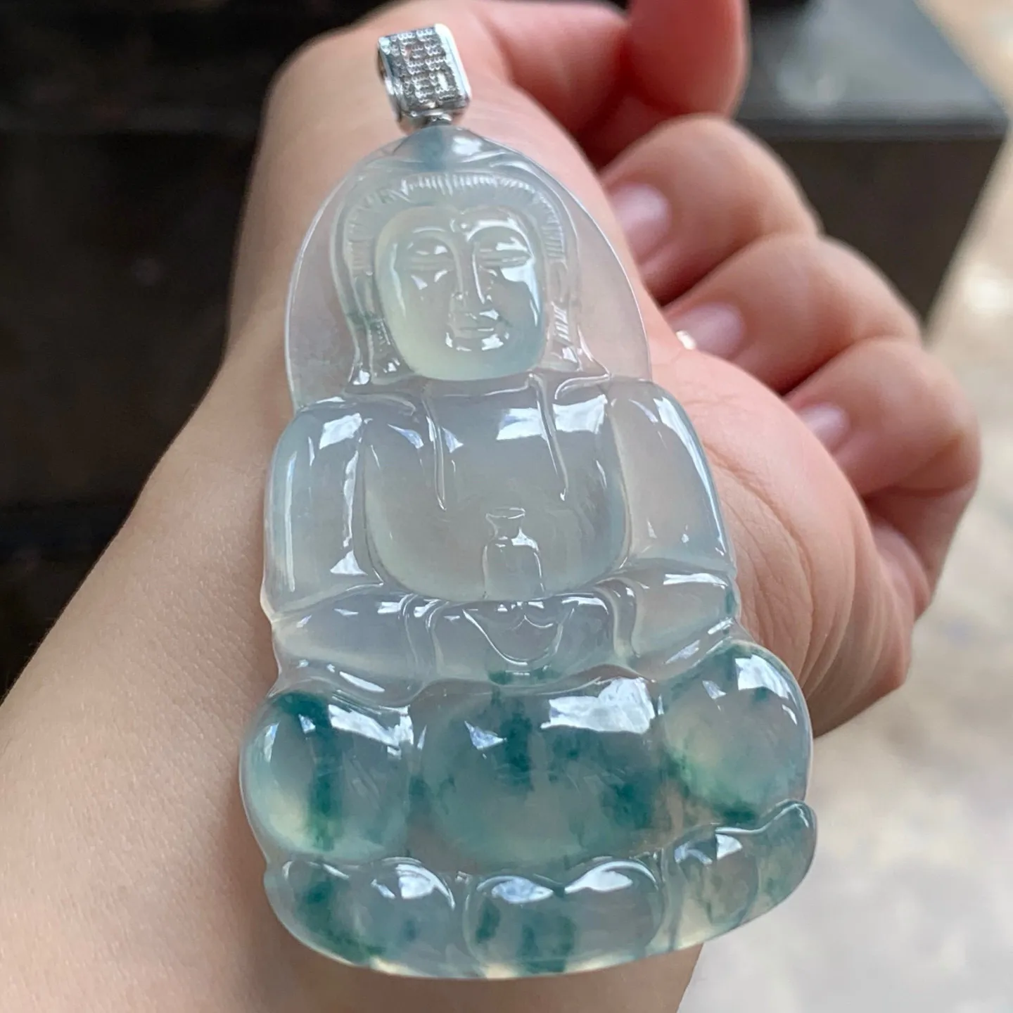 冰种飘花观音
大气 金扣