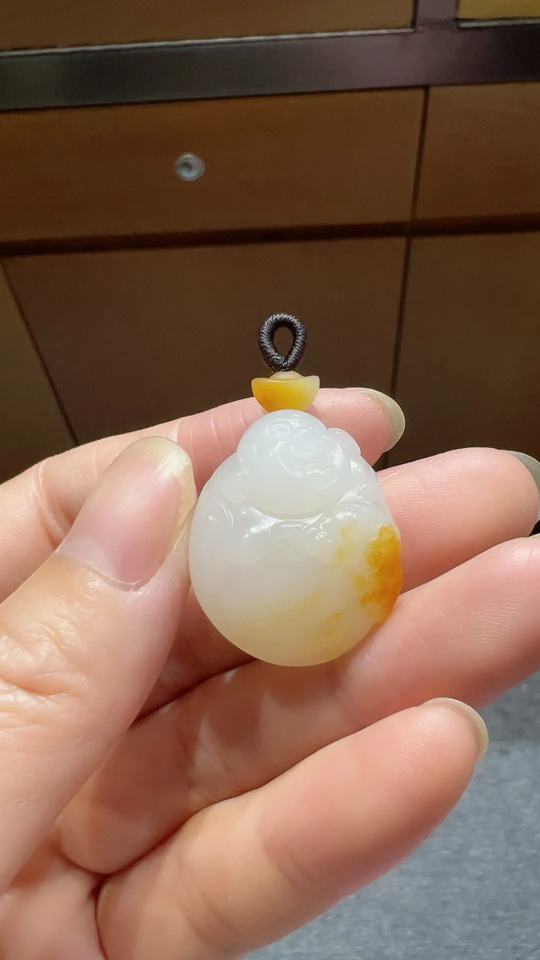 籽料｜黄皮白肉｜弥勒佛

重10.6克 尺寸26*21*13m m