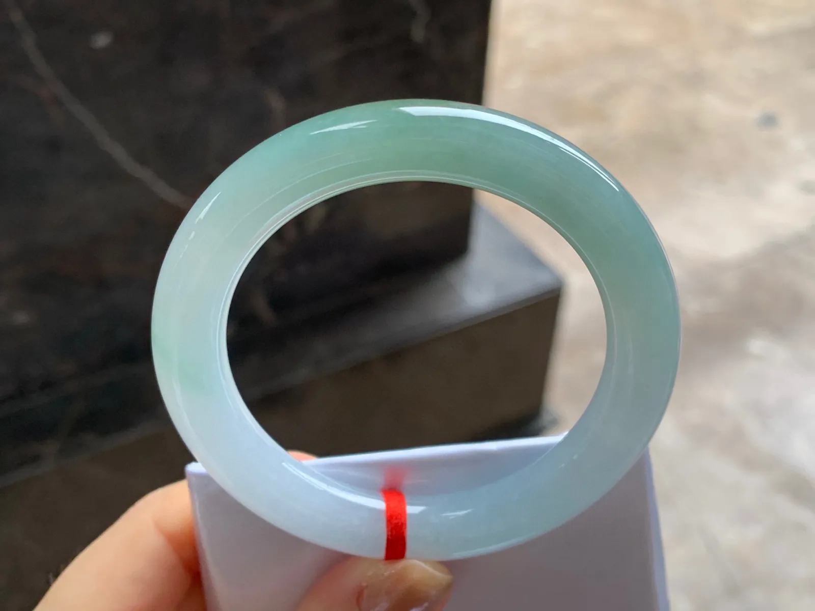 种水圆条手镯
尺寸：53.5-10mm
种水好 小清新 特色镯