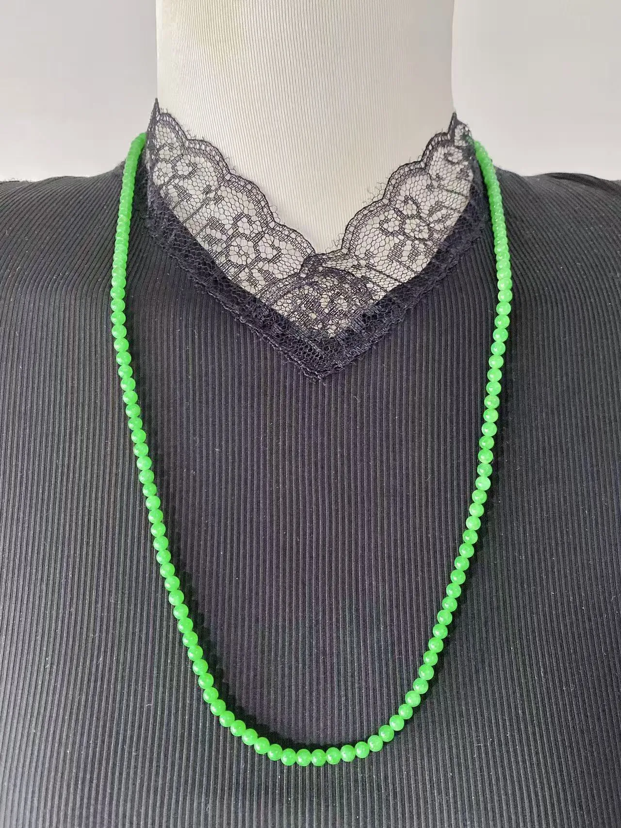 收藏传承级别，缅甸天然翡翠A货，卡4高冰起胶满绿浓正阳绿圆珠项链手链，尺寸：4mm/158颗，长度630mm，重量：17.90g，18K金扣头镶嵌。