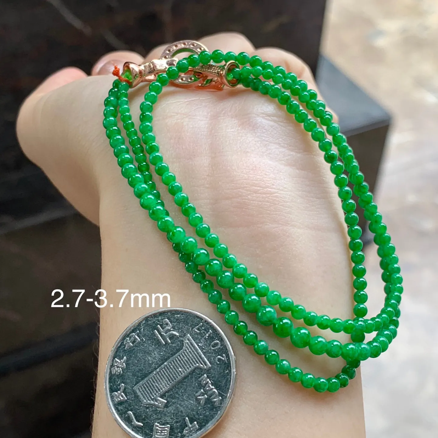 辣绿色小米珠串
 颜色浓郁漂亮～
