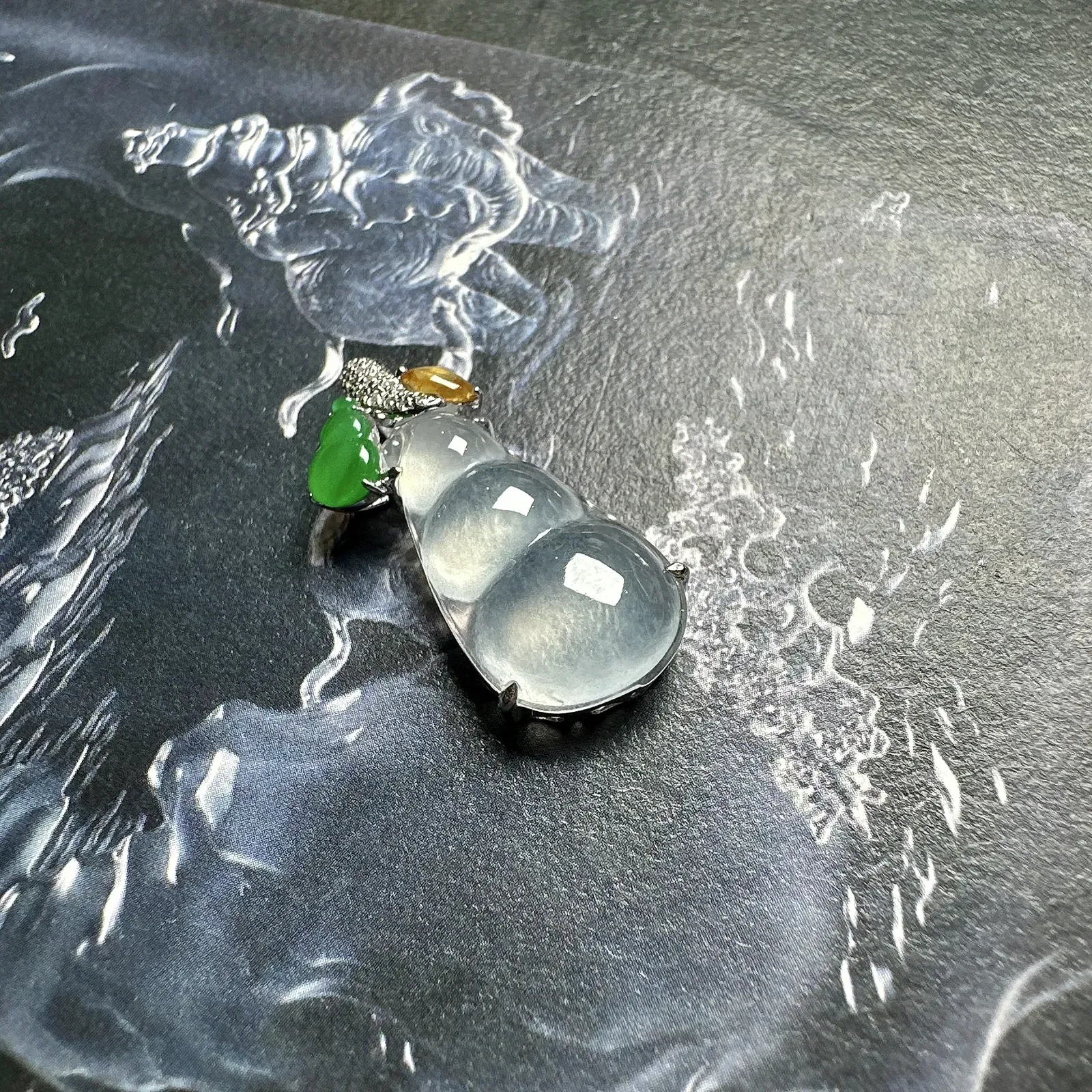 【福豆】冰福豆，纯净无杂色，镶嵌精美，饱满圆润，裸石尺寸20*10.7*4..2毫米。