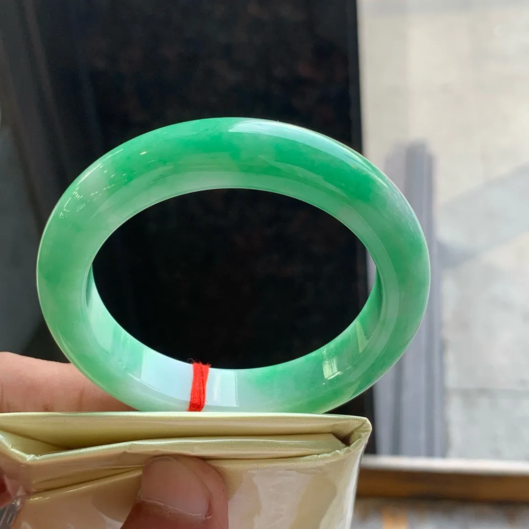 正圈一大圈阳绿 一丝棉线 尺寸:53.4/11.8/10 色阳️️