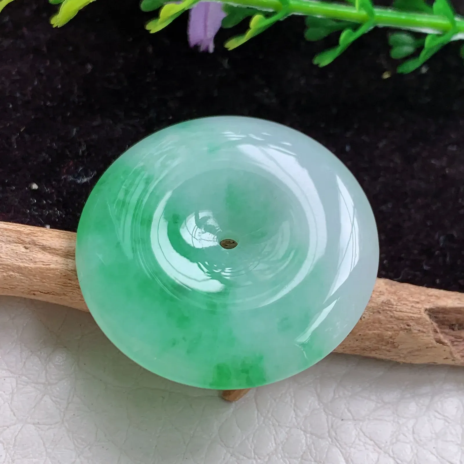 lck实拍31*5.8老坑精雕胶感飘绿花大平安扣 玉吊坠 翡翠玉扣玉挂件