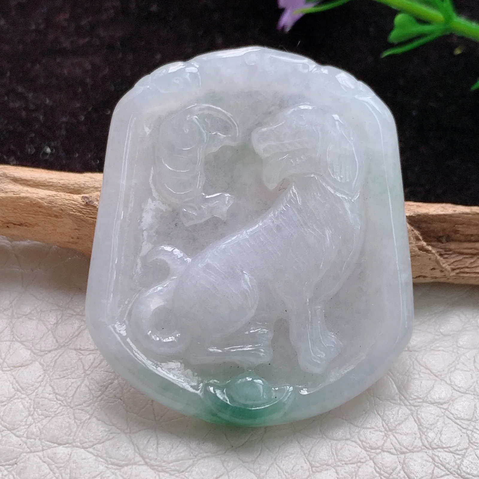 yn实拍38*32*4.5老坑精雕冰胶飘花旺财生肖狗玉吊坠 翡翠生肖狗