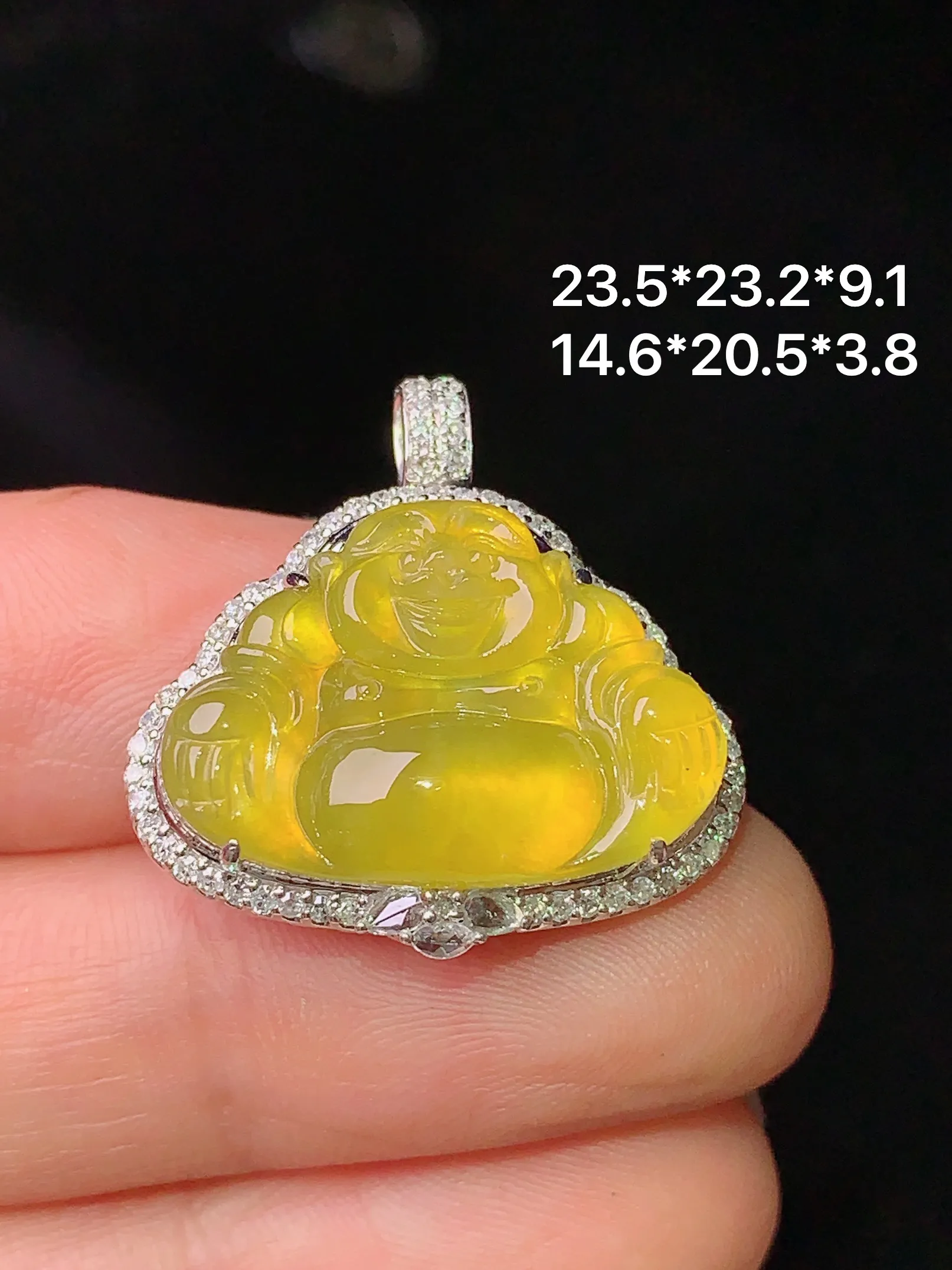 18k金钻镶嵌冰种黄翡佛公吊坠 玉质细腻 色泽艳丽 整体尺寸23.5*23.2*9.1