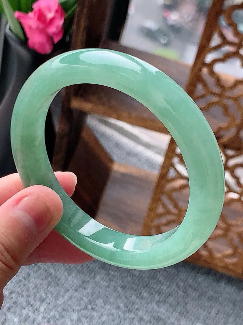 a货翡翠老坑满绿正装正圈手镯56-57圈口 尺寸56.8×10.3×8.8mm 重量55.48g 0