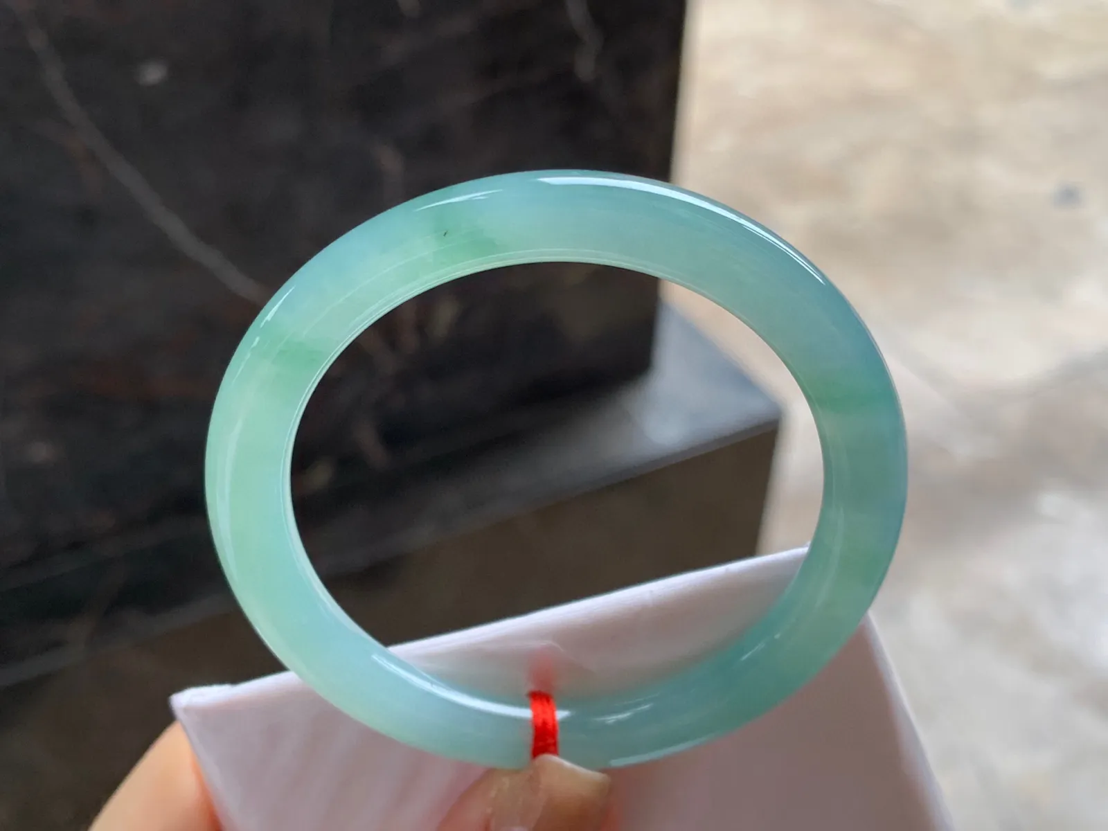 晴水圆条手镯
尺寸：52-7.3-7.7mm
水润十足～小清新