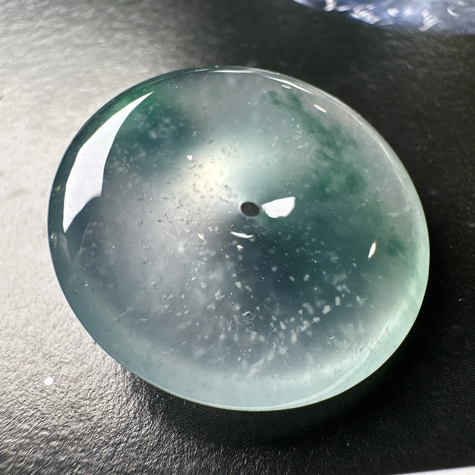 【冰种飘花平安扣】木那雪花棉，质地非常细腻，冰润十足，种老冰透，荧光闪耀