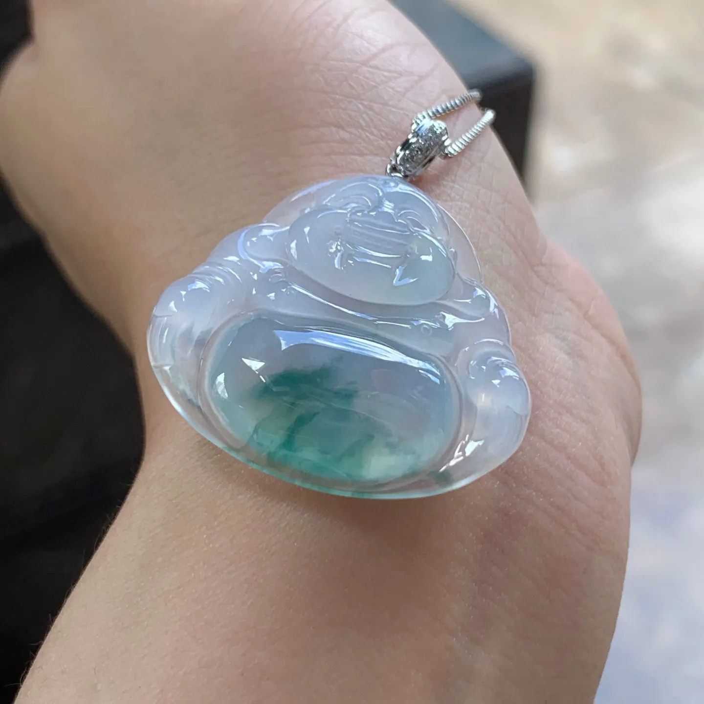 冰种飘花坐佛
清爽 金扣