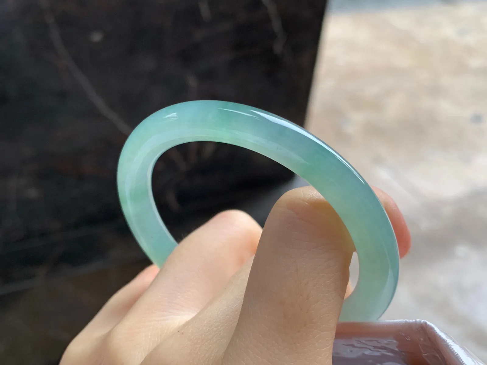 晴水圆条手镯
尺寸：52-7.3-7.7mm
水润十足～小清新