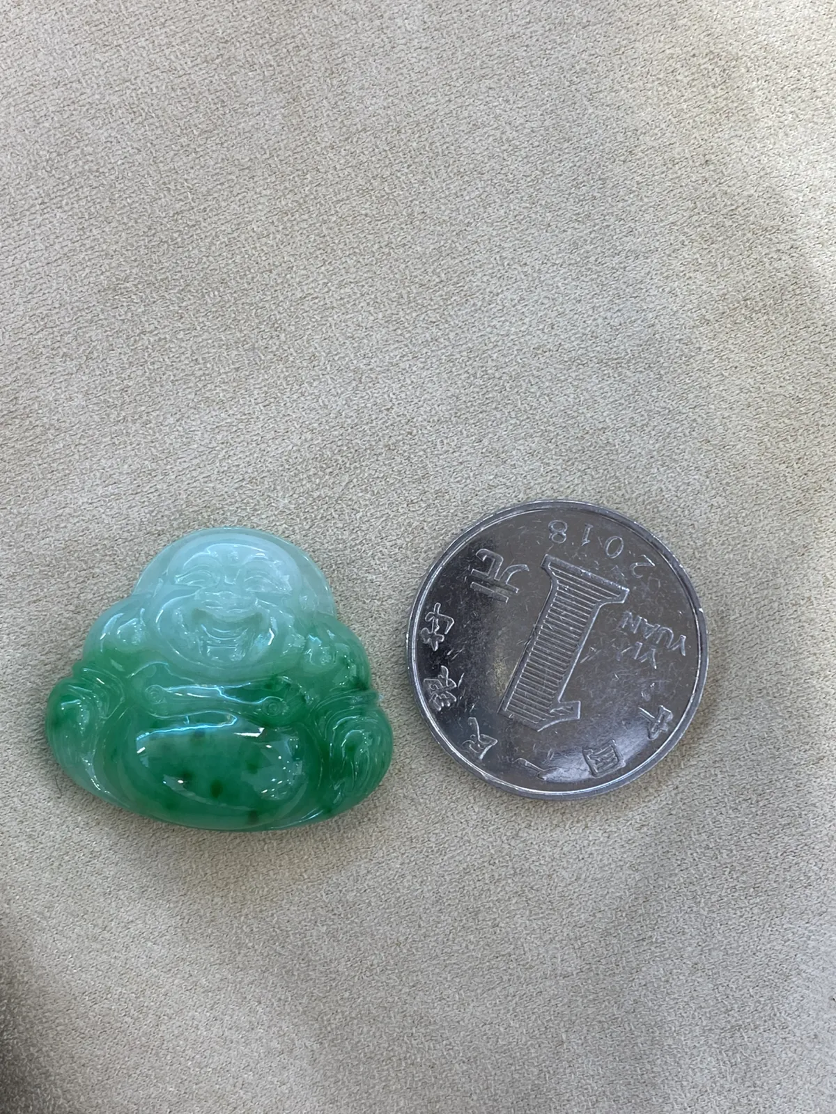 推荐【阳绿佛公】色阳色辣，肚里藏金，水润，细腻，种老，无纹裂，品相佳，25*28.5*7