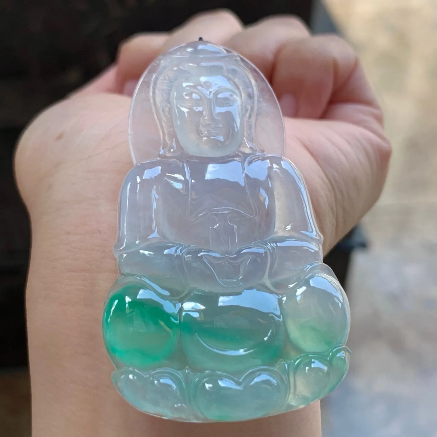 冰种阳绿观音
料子漂亮～佩戴大气