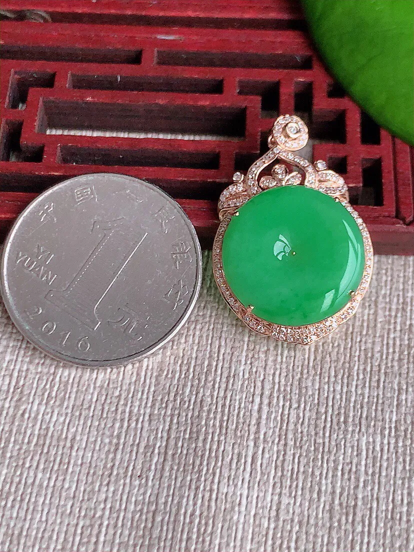 a货翡翠老坑冰种18K金伴钻镶嵌满绿平安扣吊坠 尺寸29×19.6×5.2裸石17mm 重量2.73g 0617
