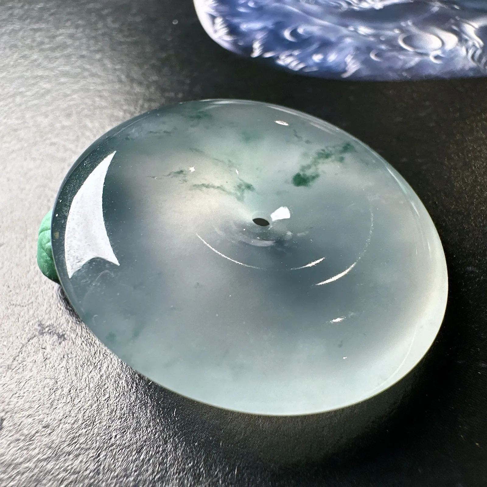 【冰种飘花平安扣】大尺寸，质地非常细腻，冰润十足，种老冰透，荧光闪耀