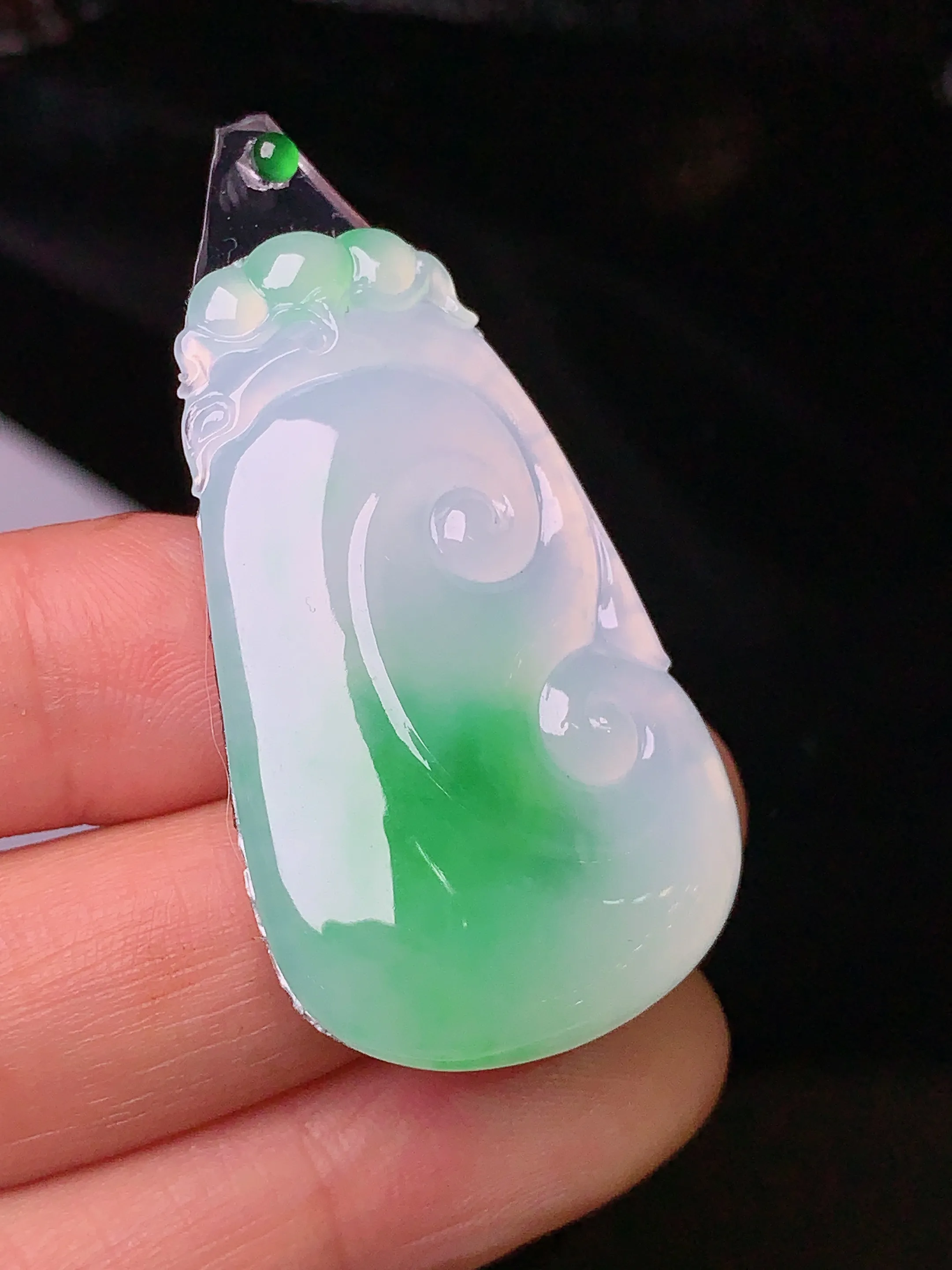 镶嵌款 飘绿如意吊坠 玉质细腻 水润亮眼  整体尺寸41*24.5*5