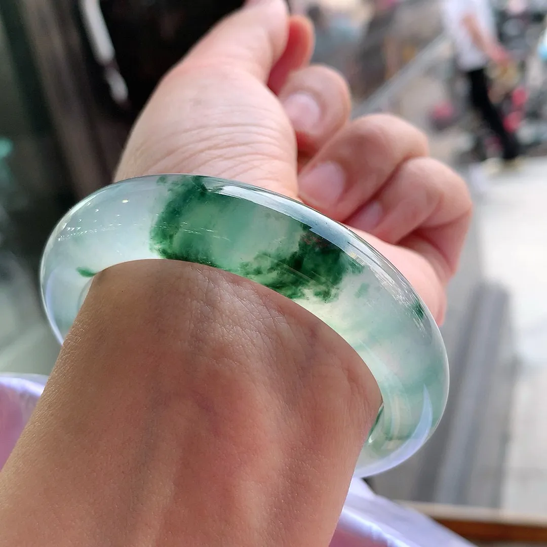 正圈玻璃种蓝花  内圈一丝小纹 不影响  尺寸:55.1/13.2/9.1 荧光闪闪 起刚光 高品质
