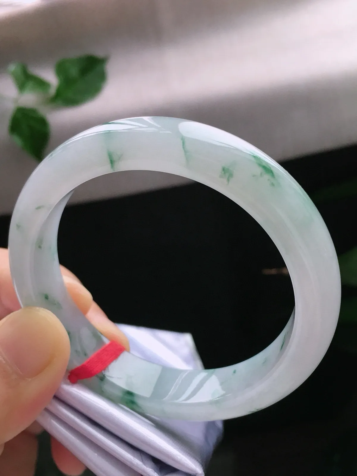 圈口56，正圈手镯，飘花，玉质冰润，尺寸56-13-8.2mm