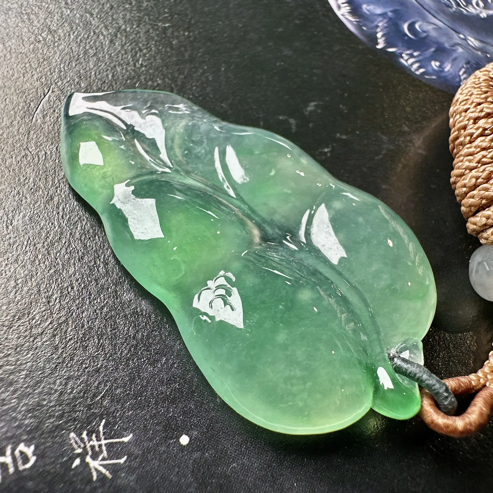 【冰种满绿叶子】金枝玉叶，质地细腻，冰润透亮，光泽出众，冰感十足