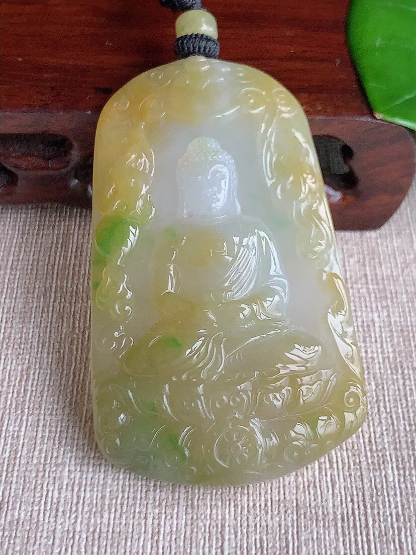 a货翡翠老坑冰种黄加绿双彩大日如来吊坠 尺寸63.6×38×8.3mm 重量42.83g 0617