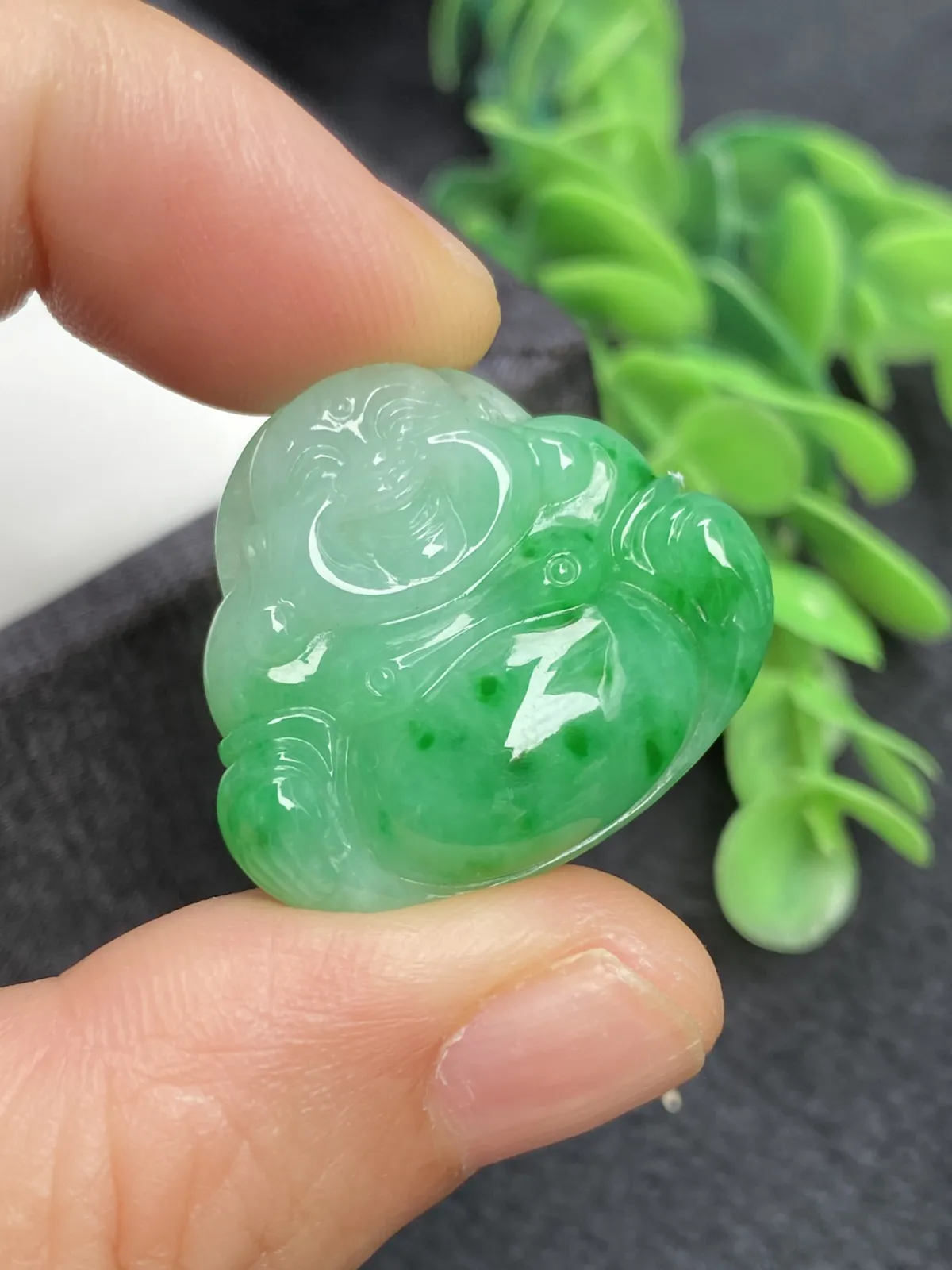 推荐【阳绿佛公】色阳色辣，肚里藏金，水润，细腻，种老，无纹裂，品相佳，25*28.5*7