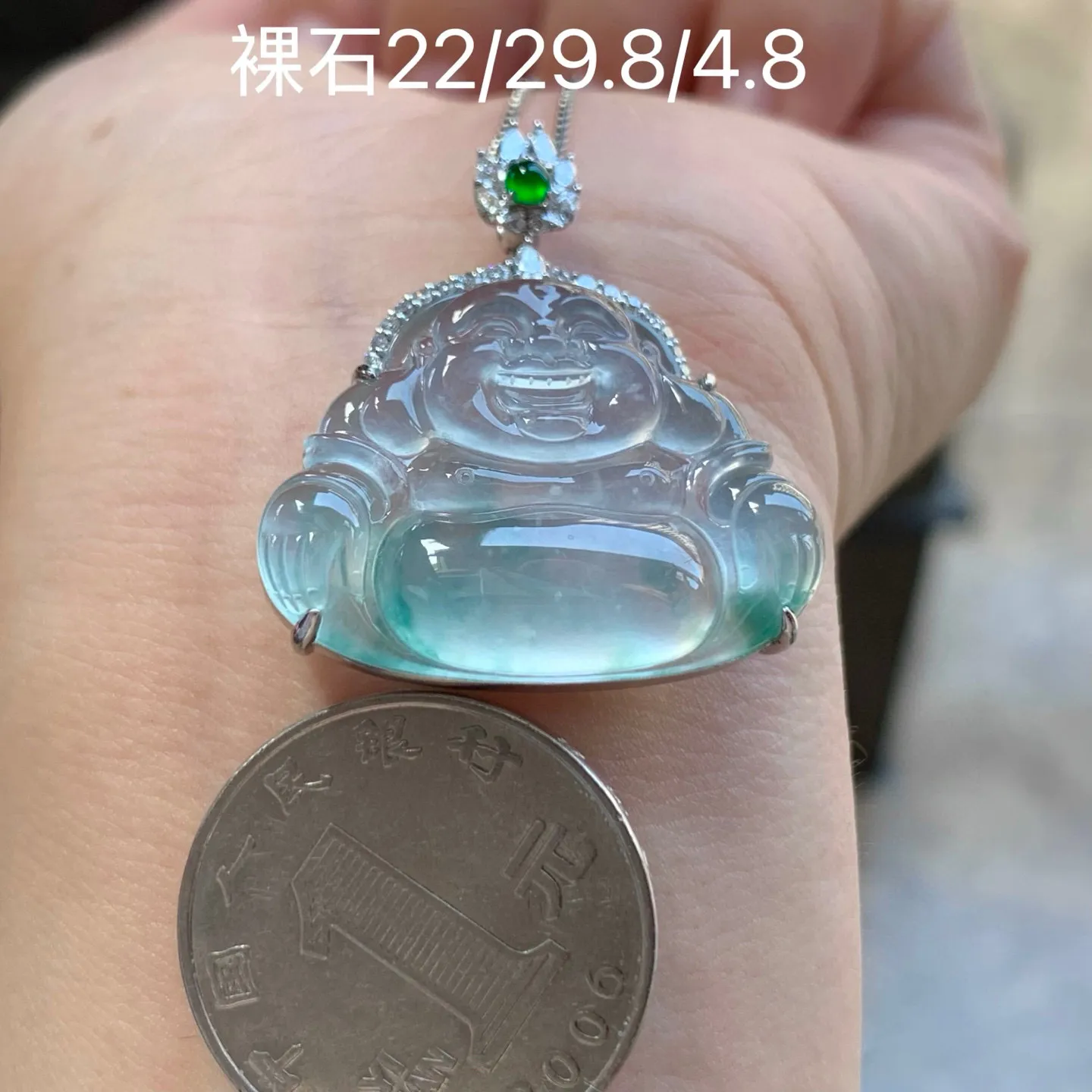 冰种飘花坐佛
冰味十足，真金镶嵌