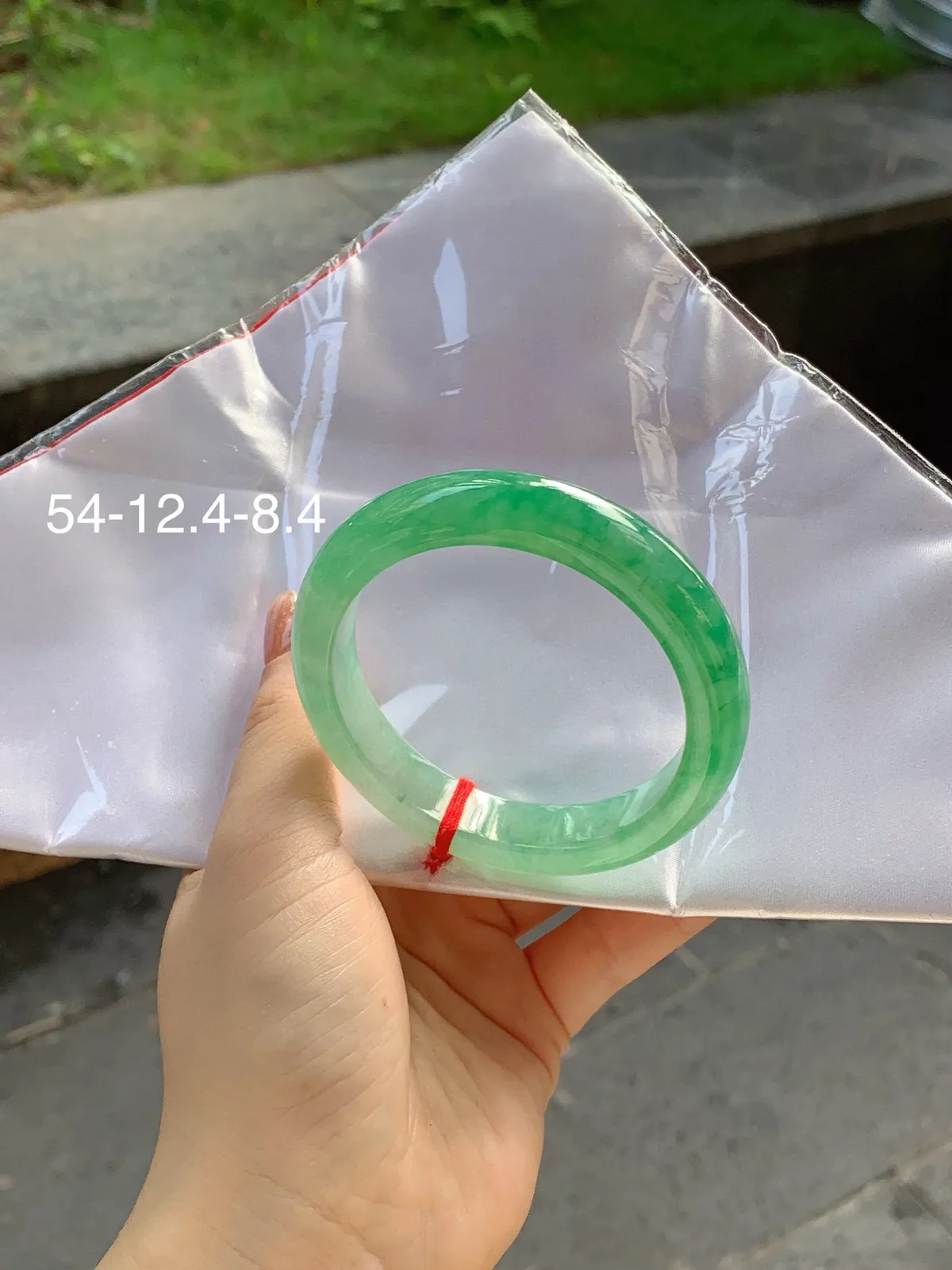 色花手镯
水润54/12.4/8.4mm