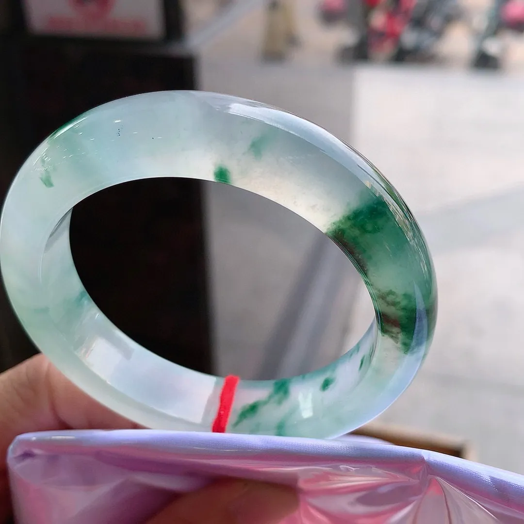 正圈玻璃种蓝花  内圈一丝小纹 不影响  尺寸:55.1/13.2/9.1 荧光闪闪 起刚光 高品质