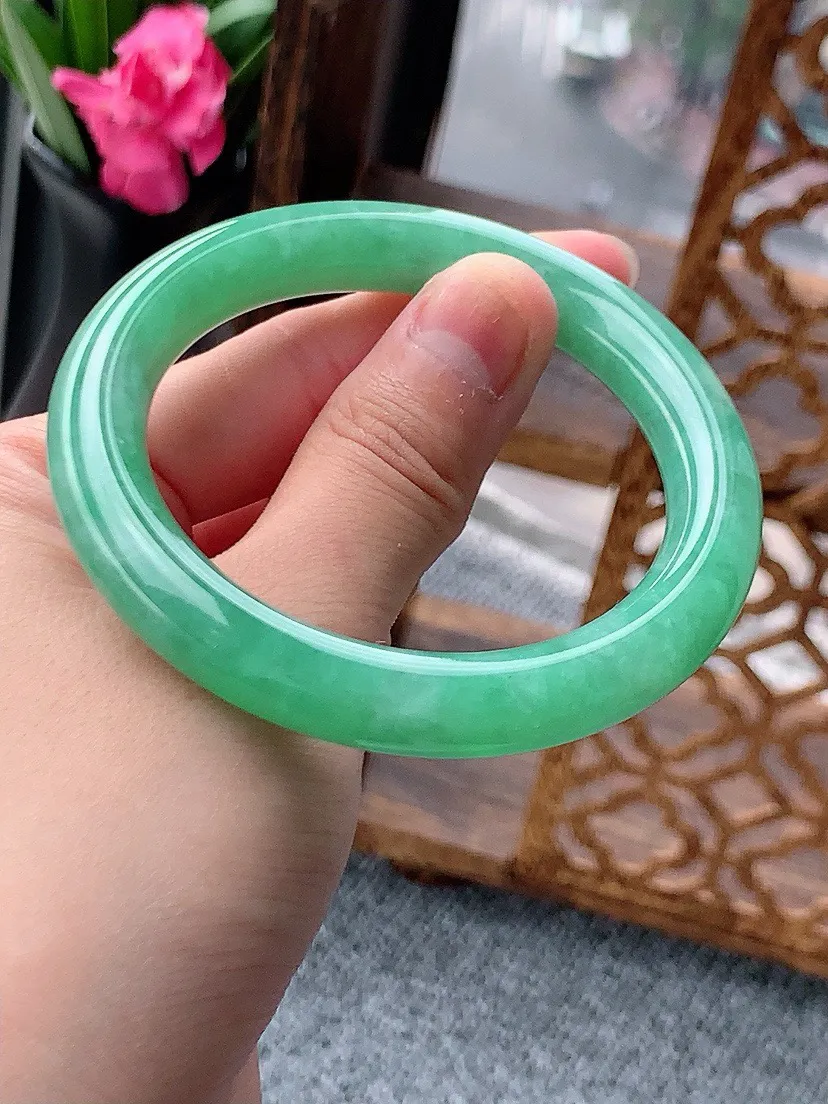 a货翡翠老坑满绿圆条手镯53-54圈口 尺寸53.8×9.8mm 重量51.17g 0615