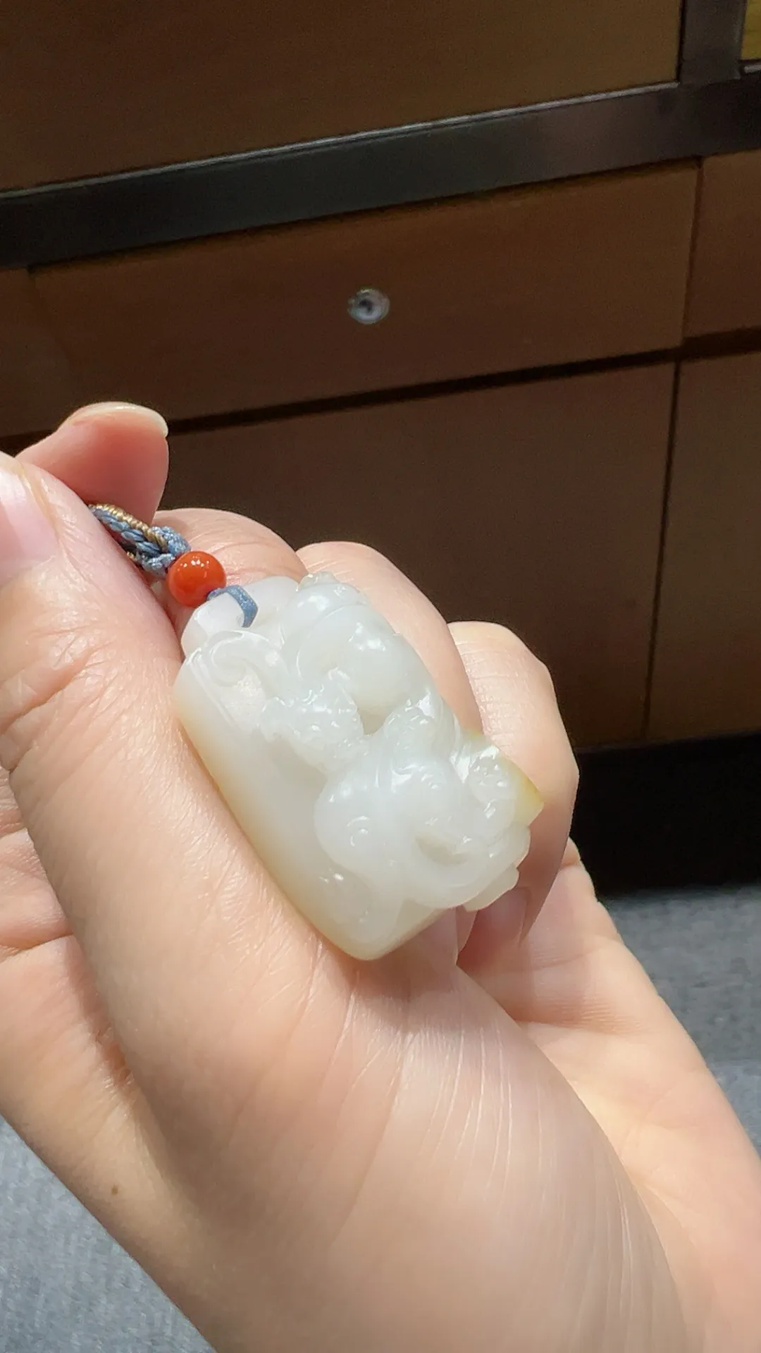 籽料｜黄皮螭龙
精品级 料子细油 工艺好

重17克 尺寸35*20*13.7m m
