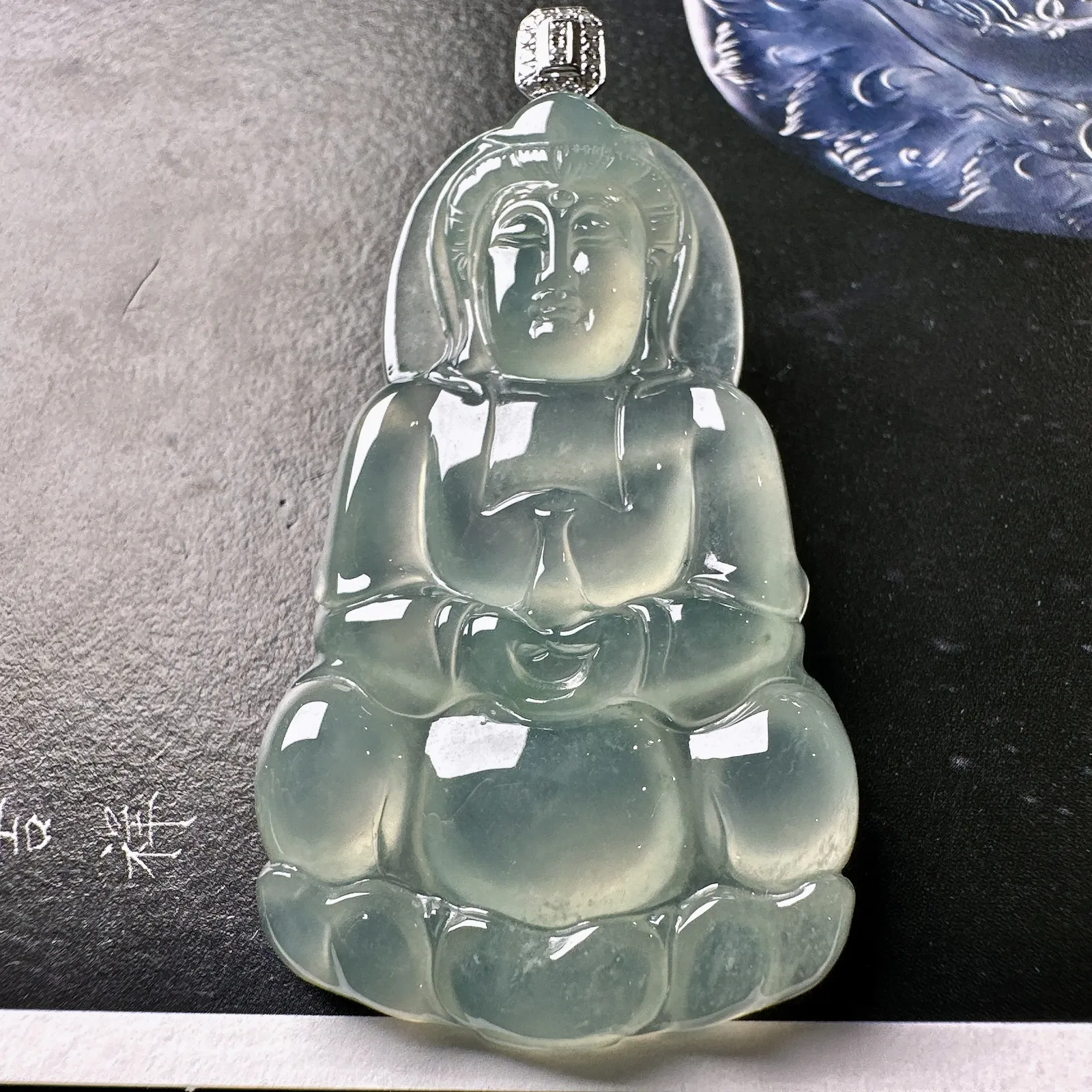 【冰种晴底观音】晶莹剔透，冰感十足，通透闪亮，18k金钻镶嵌，裸石尺寸50.3*29.2*5.4毫米