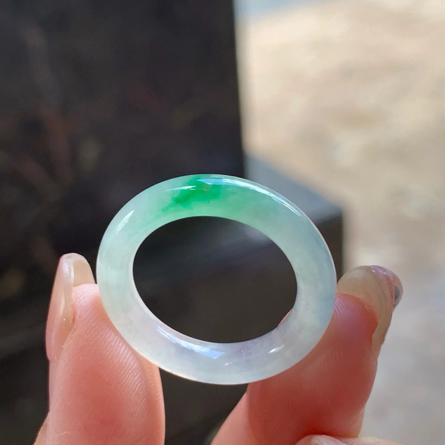 冰带色指环
干净清爽