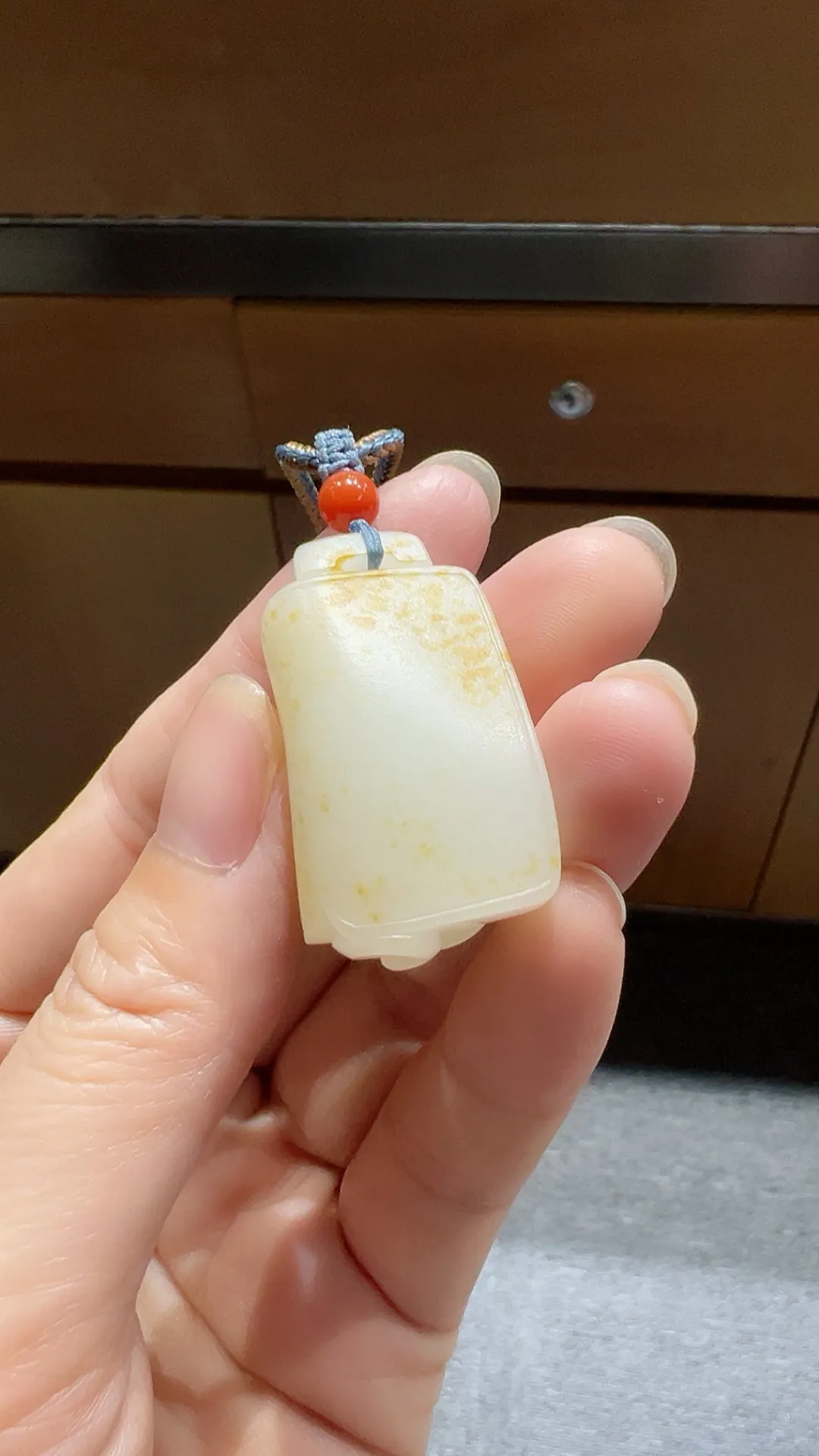 籽料｜黄皮螭龙
精品级 料子细油 工艺好

重17克 尺寸35*20*13.7m m