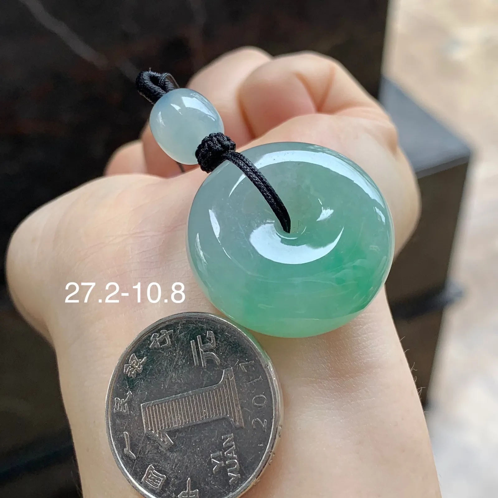 晴水怀古平安扣
厚实饱满，佩戴大气