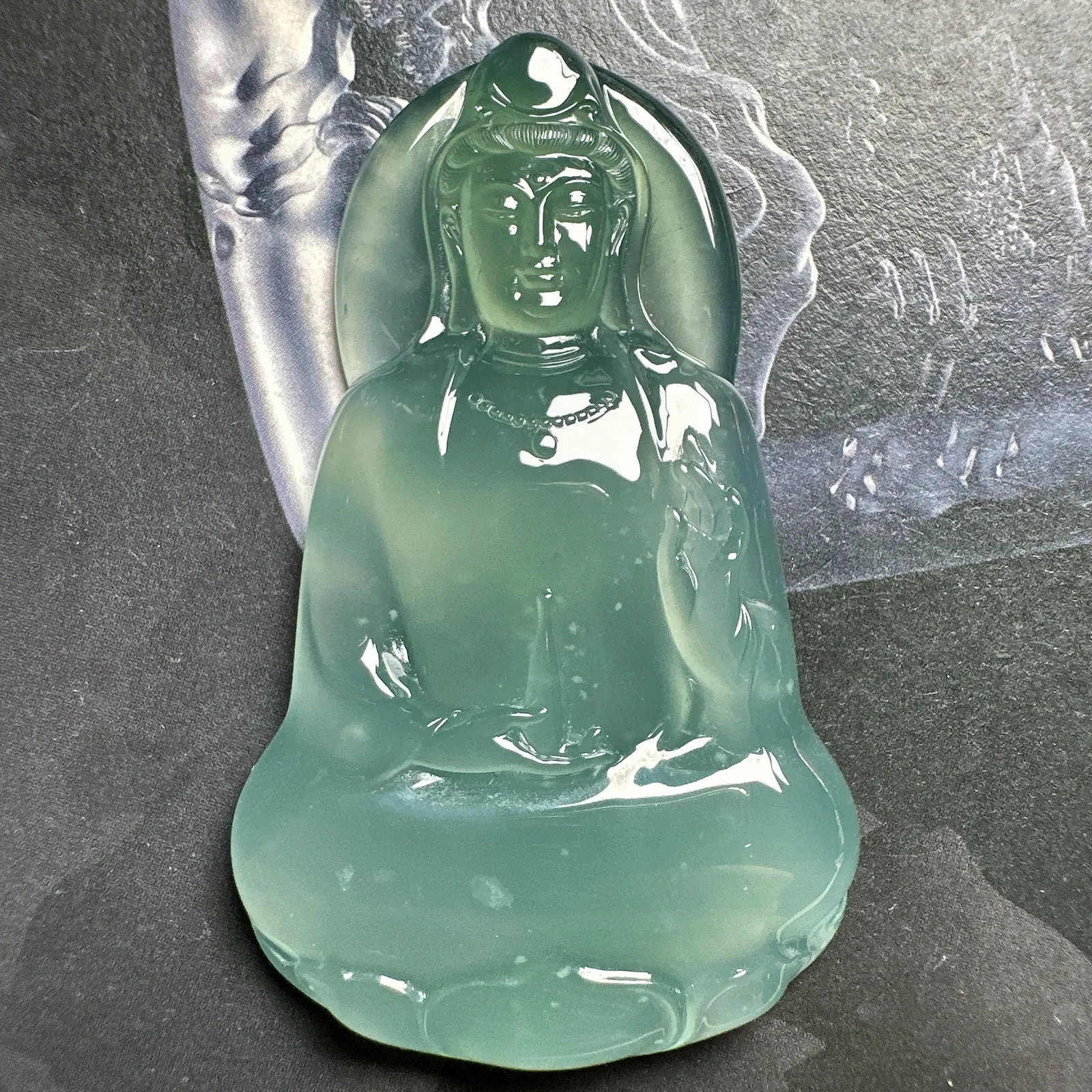 【新货】天空蓝素衣观音，高冰质地，纯度惊人，质地很细腻，看了就喜欢的冰润感觉，名师工艺，尺寸够大够厚