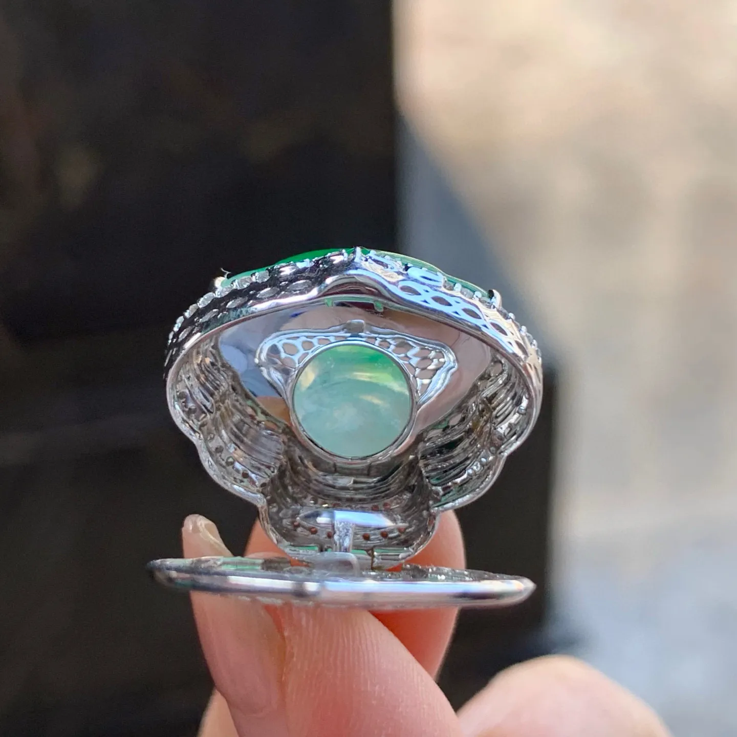 冰种阳绿坐佛
肚里藏金～