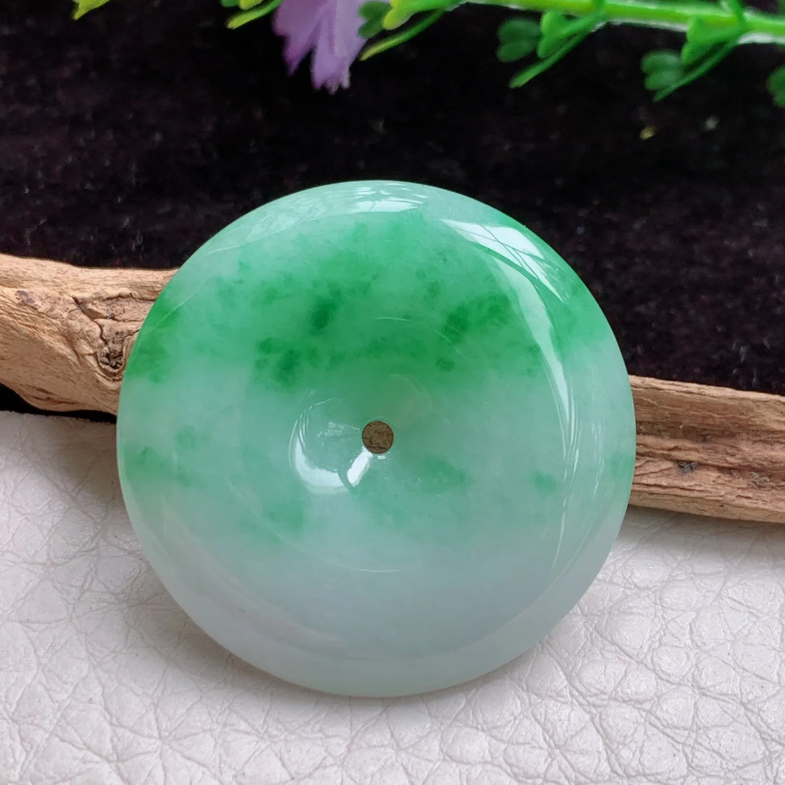 lck实拍31*5.8老坑精雕胶感飘绿花大平安扣 玉吊坠翡翠玉扣玉挂件