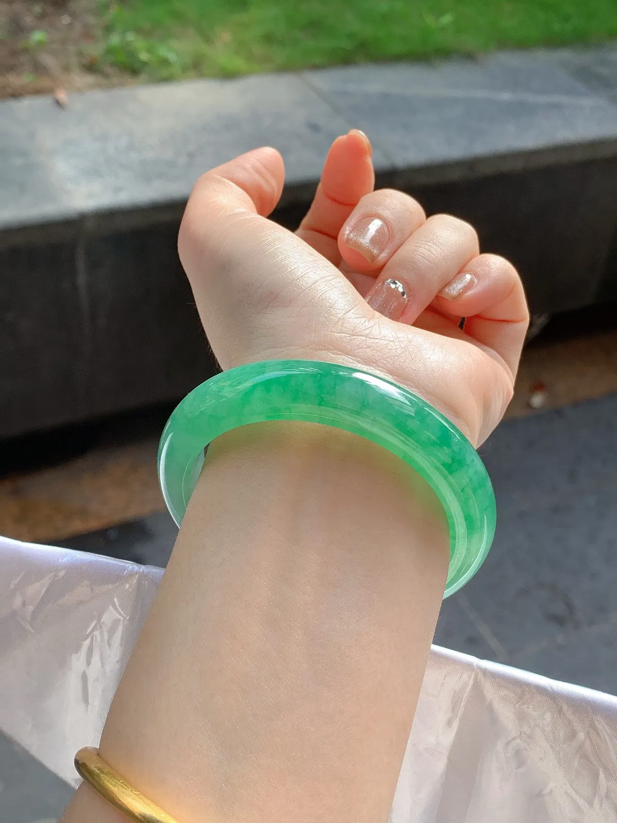 色花手镯
水润54/12.4/8.4mm