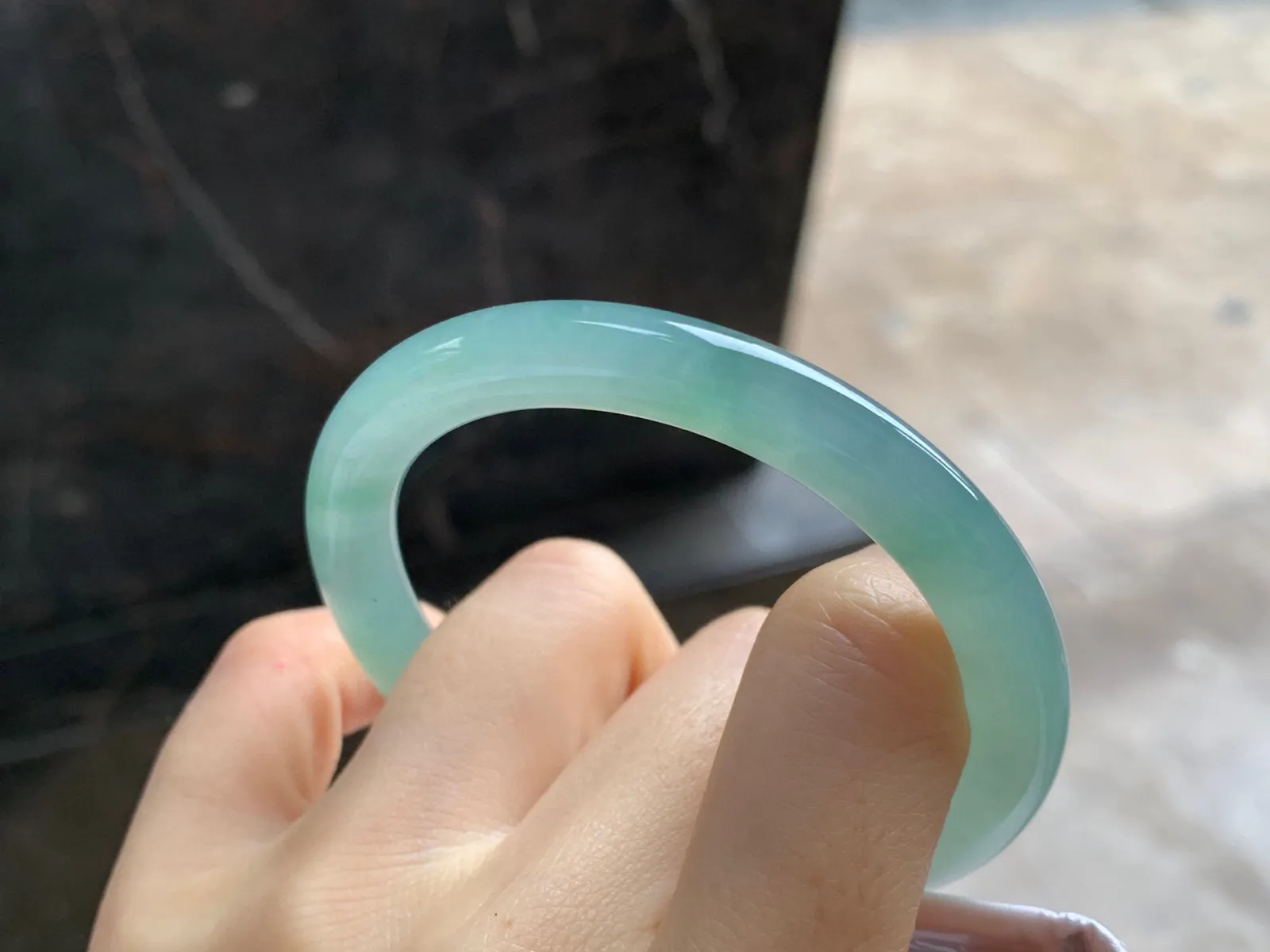 晴水圆条手镯
尺寸：52-7.3-7.7mm
水润十足～小清新